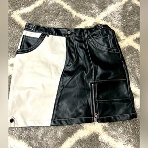 Great condition black-and-white mini skirt